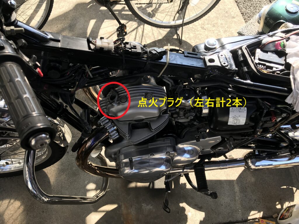 kawasaki w650のバッテリーは横にスライドして取り出す